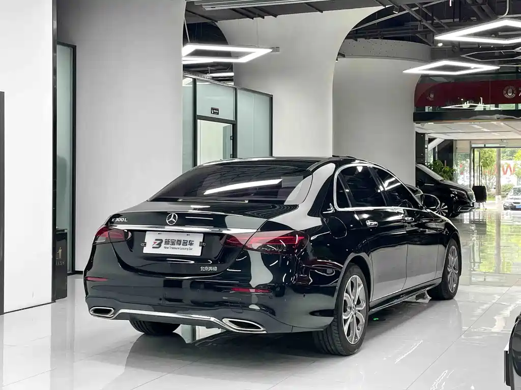 Mercedes-Benz E-Class — миниатюра 10