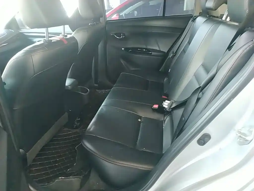 Toyota Yaris L — миниатюра 17