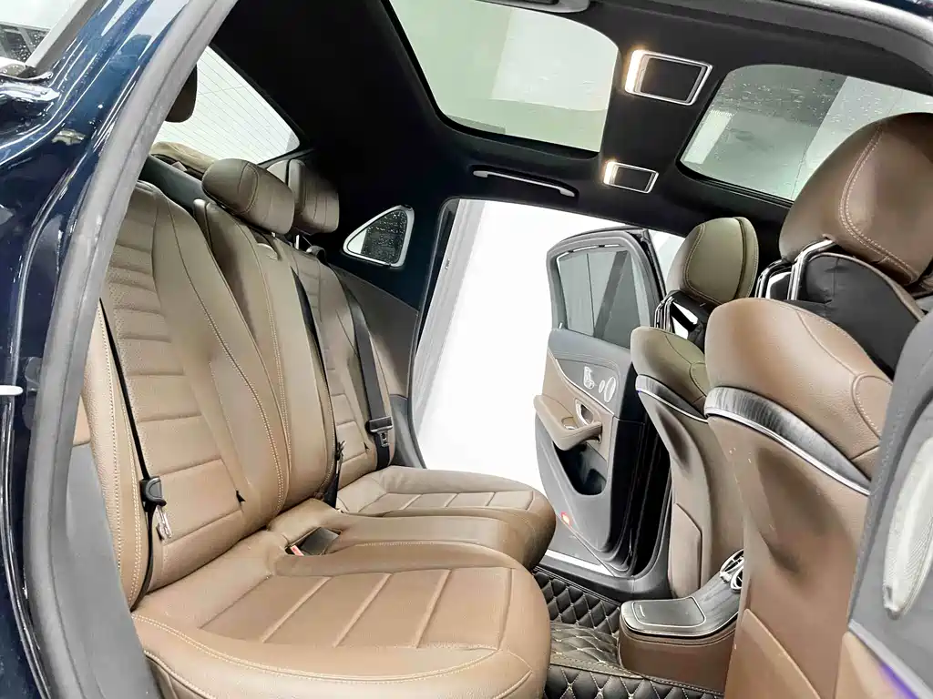 Mercedes-Benz E-Class — миниатюра 6
