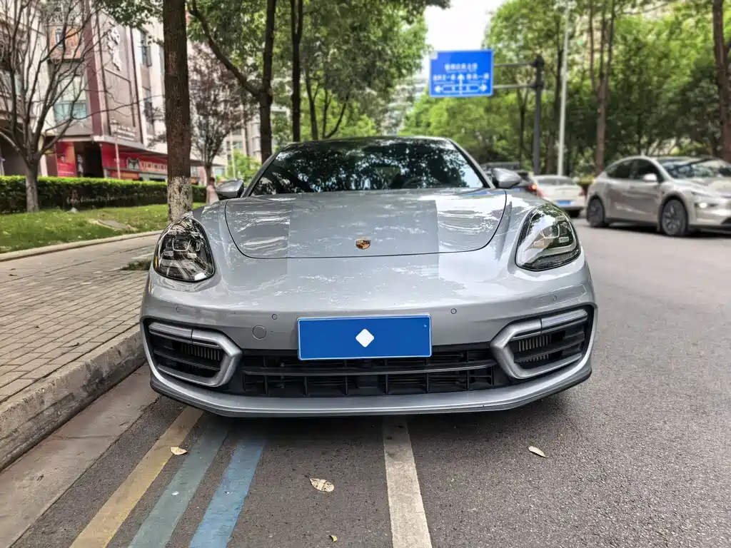 Porsche Panamera 2021