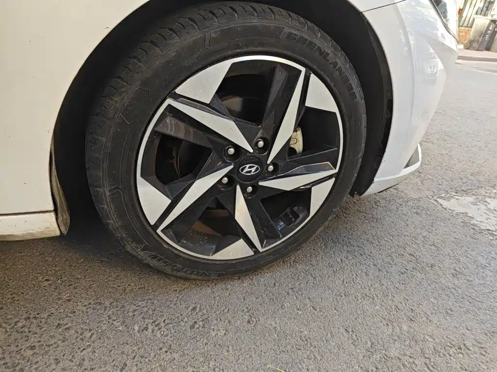 Hyundai Elantra — миниатюра 8