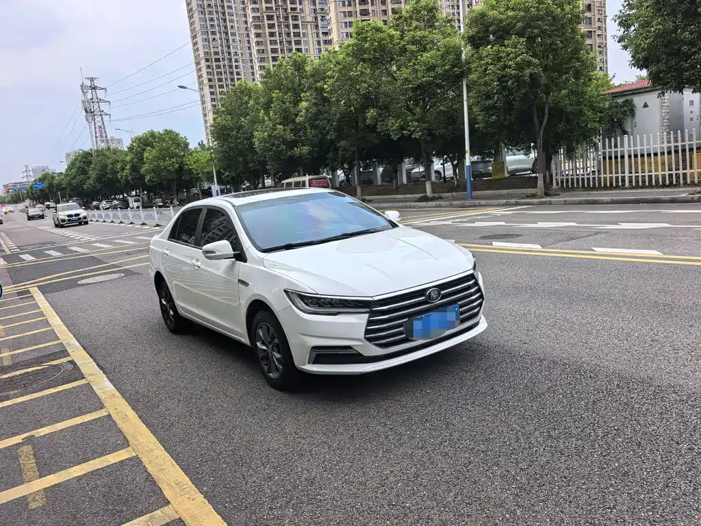 BYD Qin — миниатюра 3