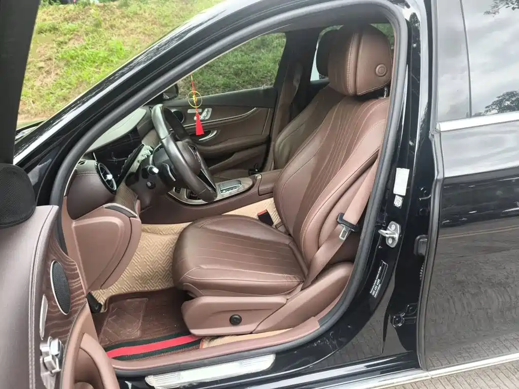 Mercedes-Benz E-Class — миниатюра 11