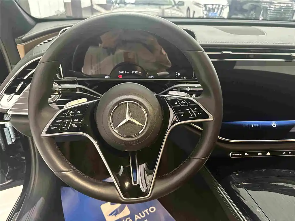 Mercedes-Benz E-Class — миниатюра 8