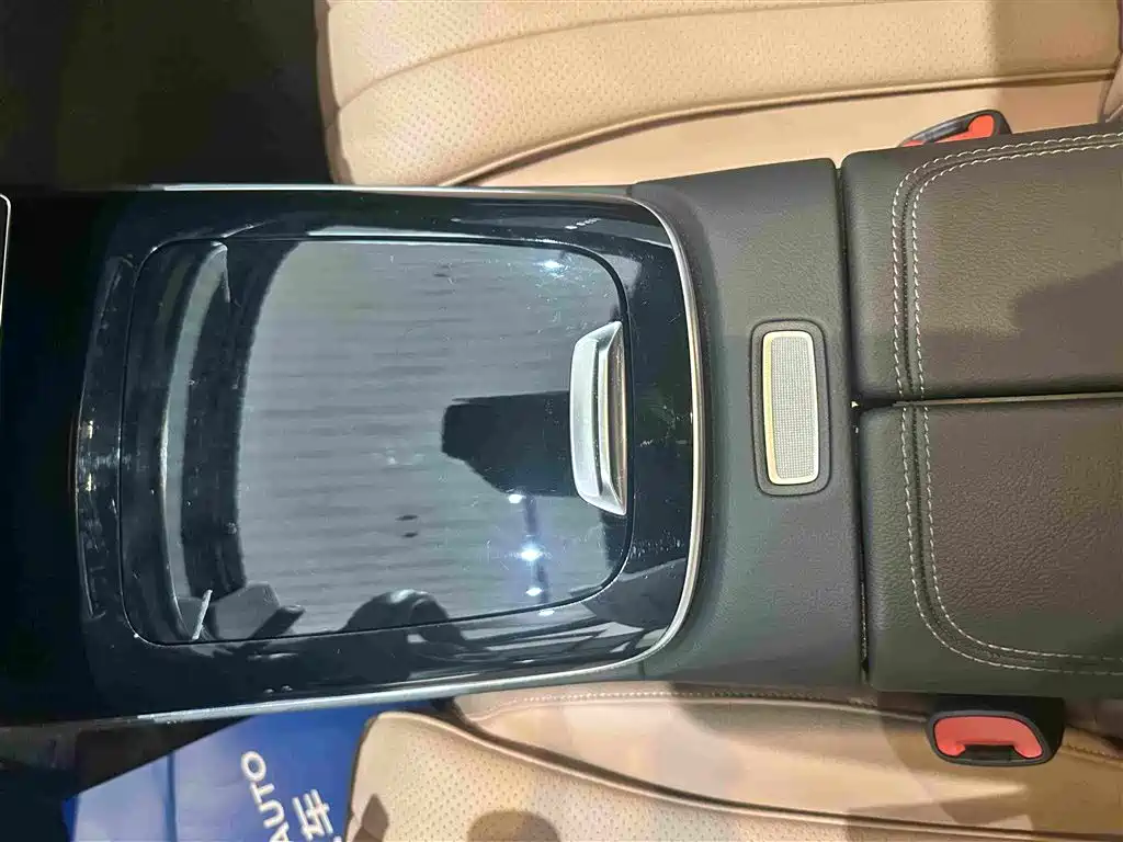 Mercedes-Benz E-Class — миниатюра 11
