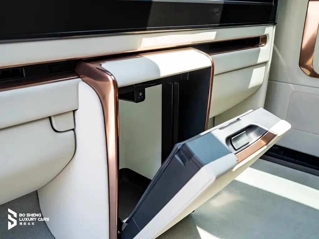 Lexus LM 2025 350h мест