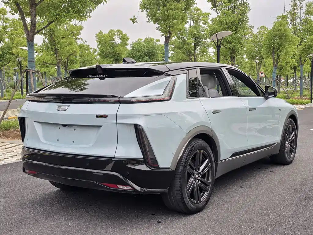 Cadillac IQ 2022 Luxury