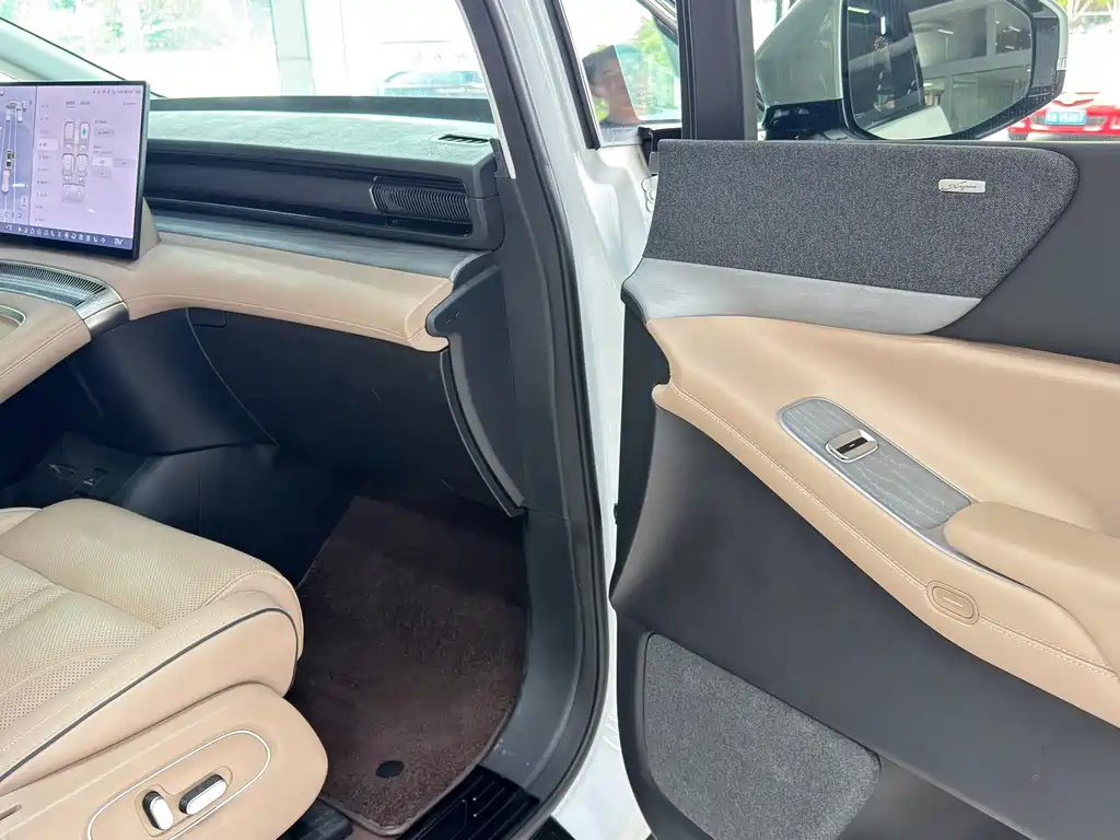 XPeng X9 — миниатюра 16