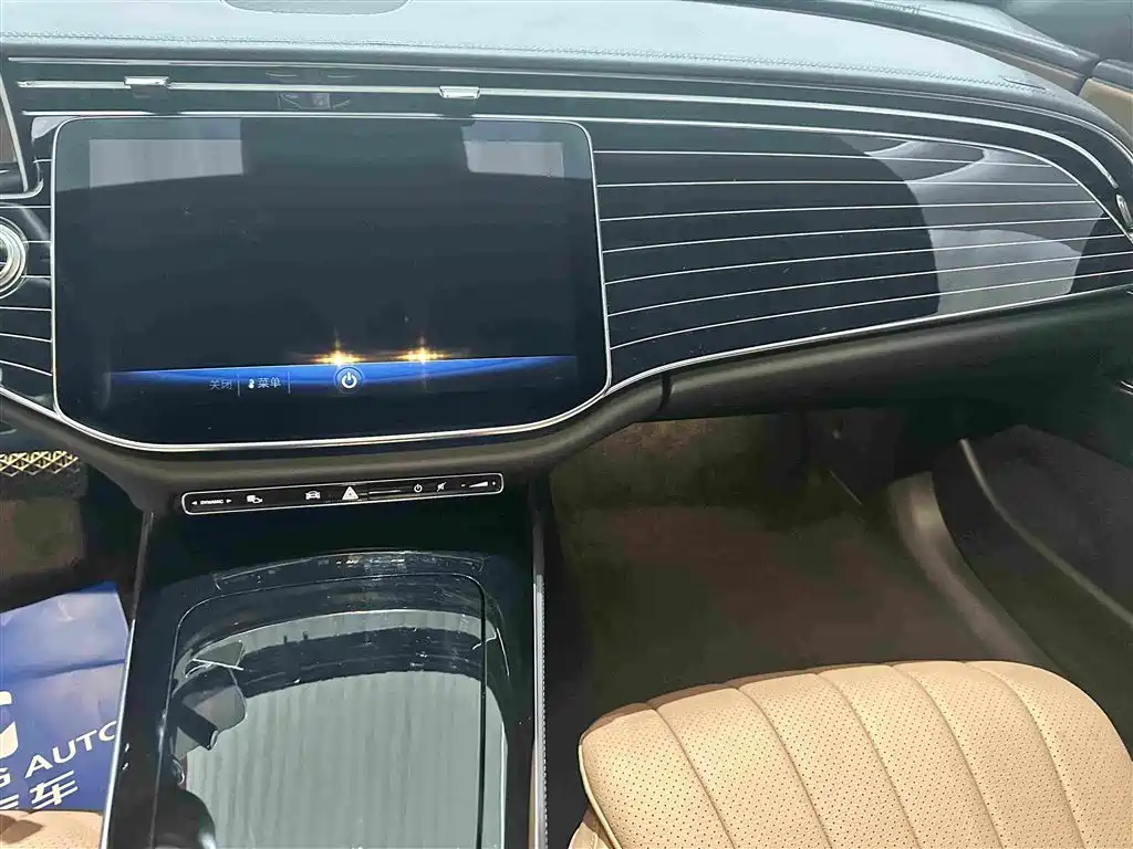 Mercedes-Benz E-Class — миниатюра 10