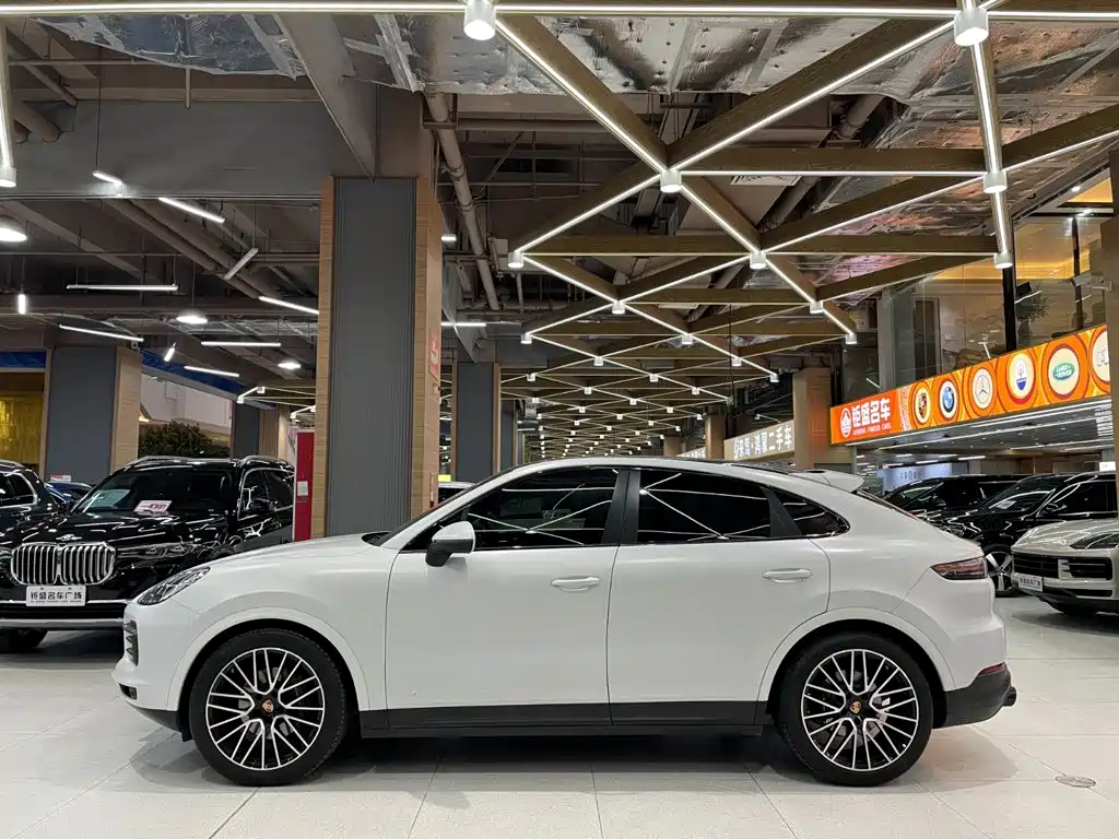 Porsche Cayenne — миниатюра 13