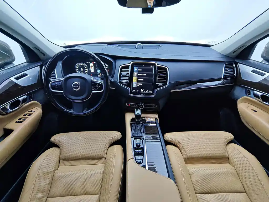 Volvo XC90 — миниатюра 9