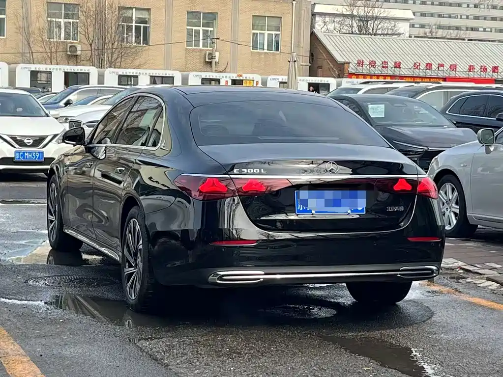 MERCEDES-BENZ E CLASS