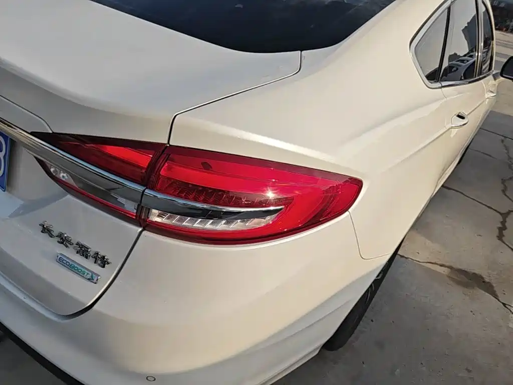 Ford Mondeo — миниатюра 8