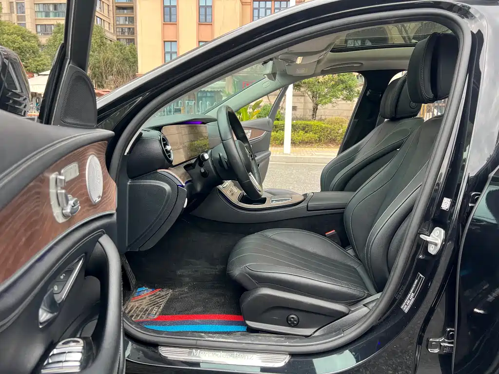 MERCEDES-BENZ E CLASS