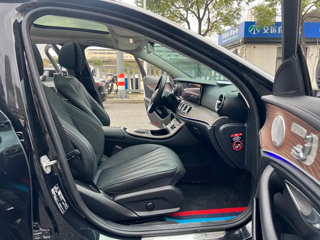 MERCEDES-BENZ E CLASS