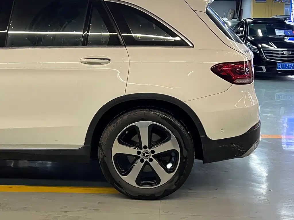 MERCEDES-BENZ GLC