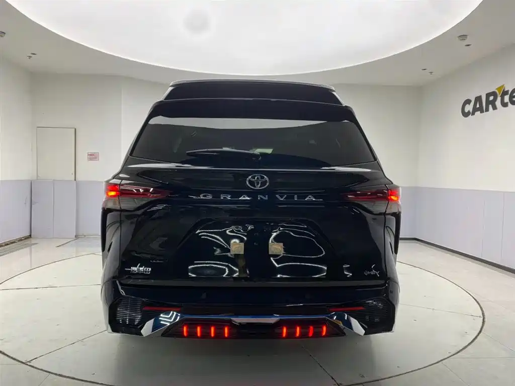 Toyota Granvia 2025 2.5L AT