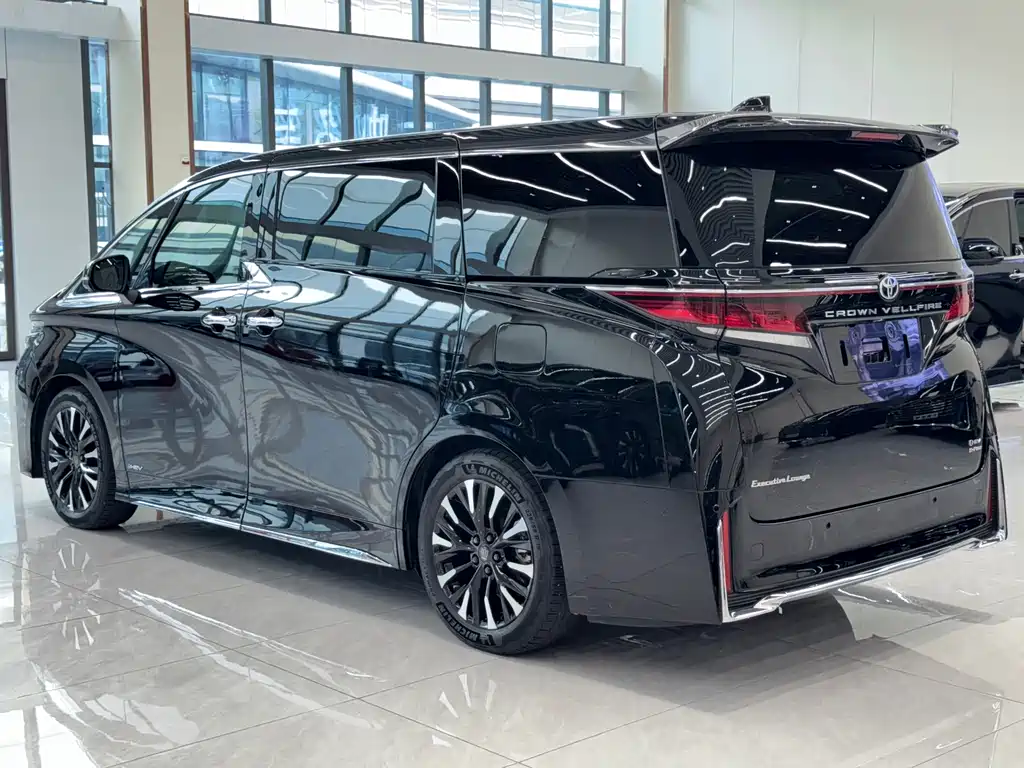 Toyota Vellfire — миниатюра 8