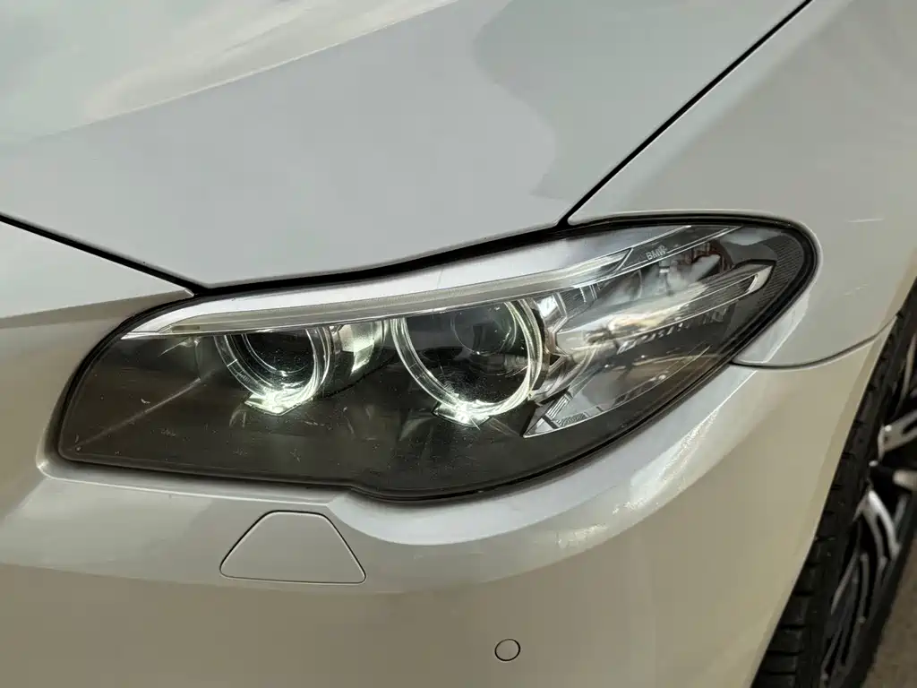 BMW 5 Series — миниатюра 10