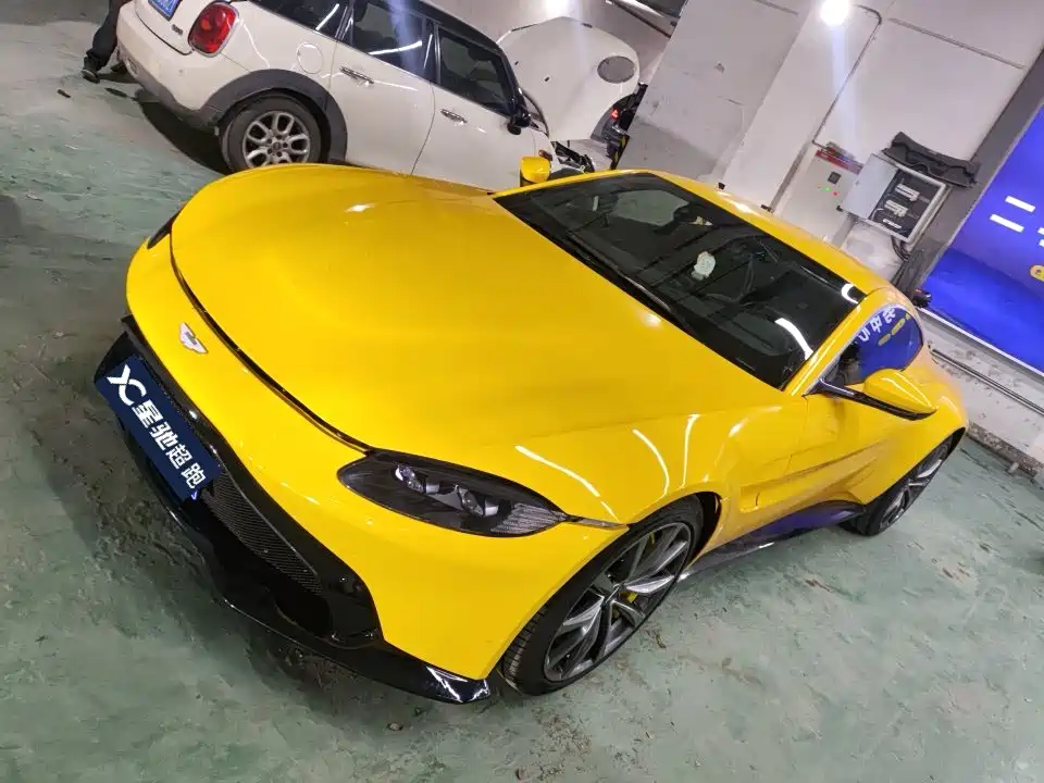 Aston Martin V8 Vantage 2018 4.0T V8 Coupe
