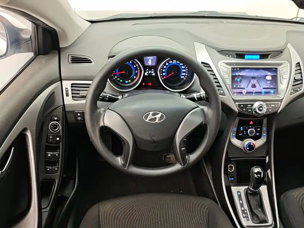 Hyundai Elantra Langdong — миниатюра 11