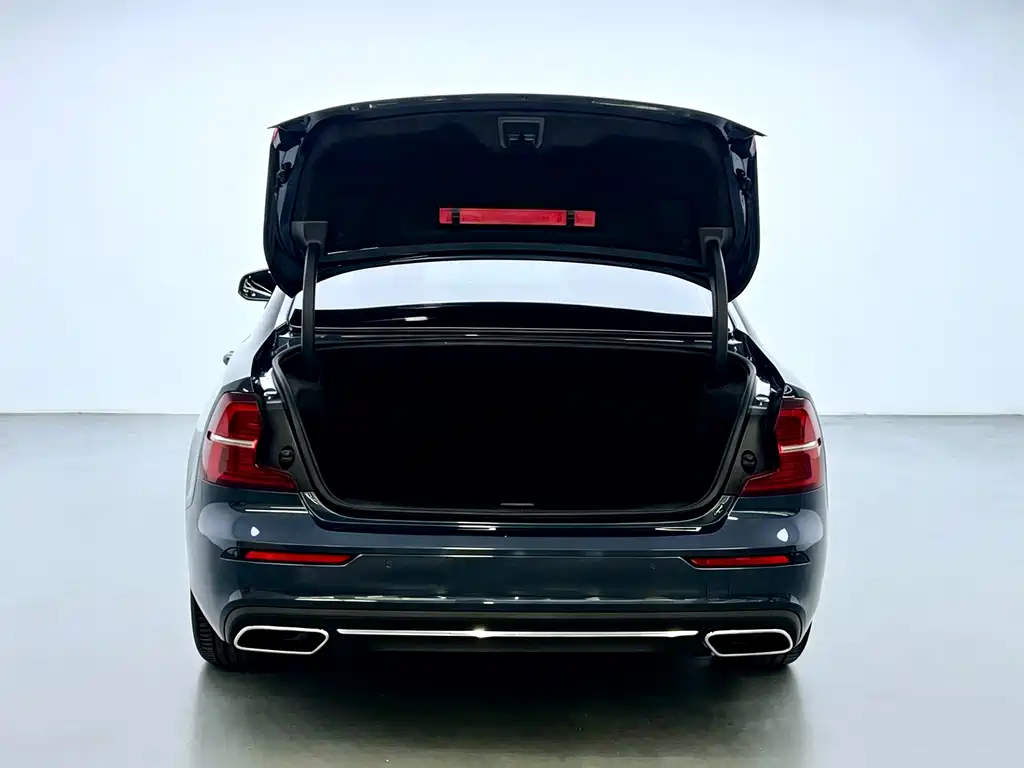 Volvo S60 2022 — фото 19