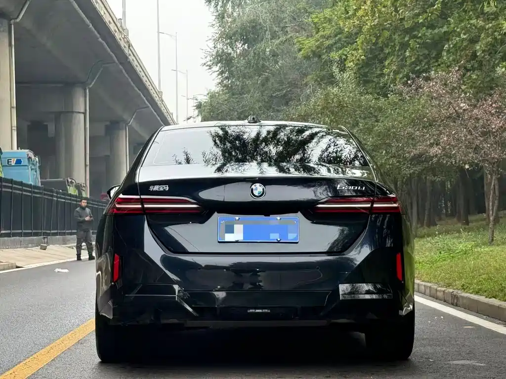 BMW 5 Series — миниатюра 15