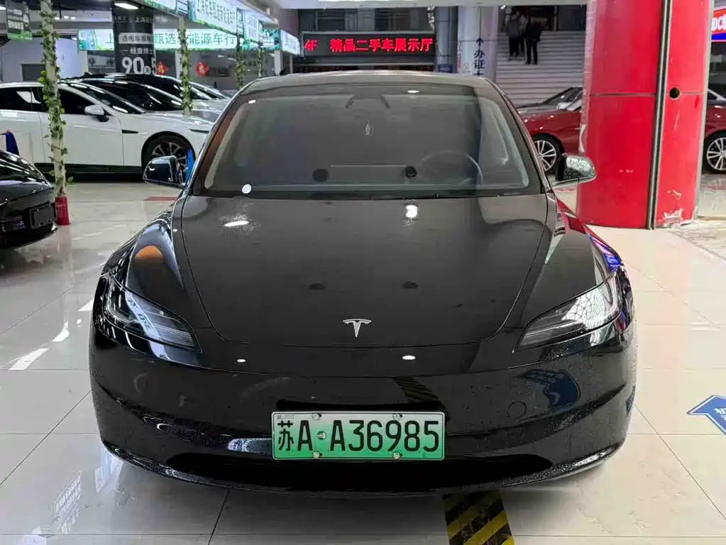 TESLA MODEL 3