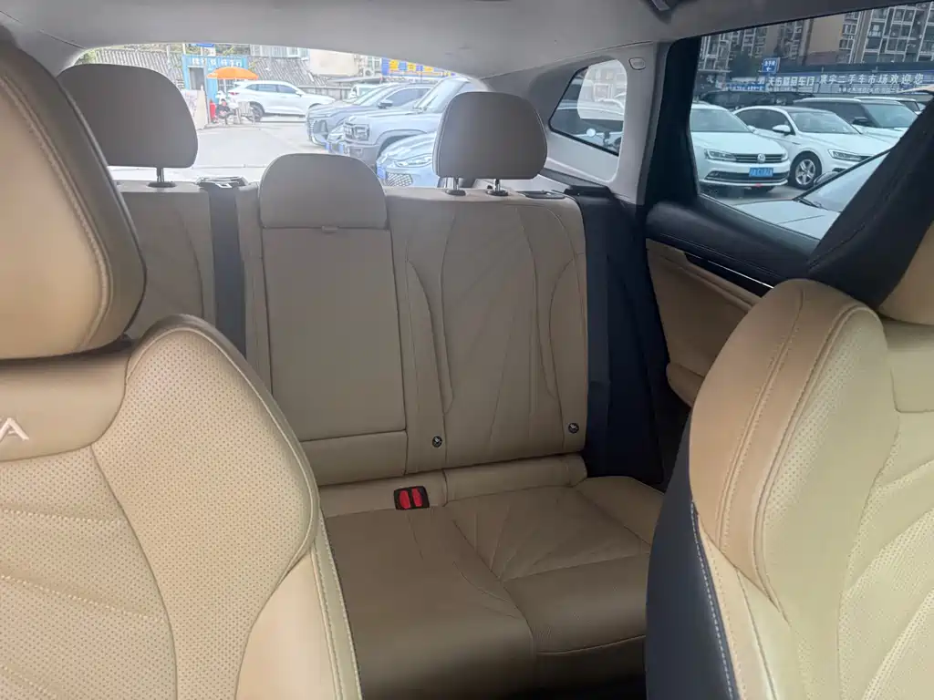 GEELY AUTOMOBILE BOYUE L