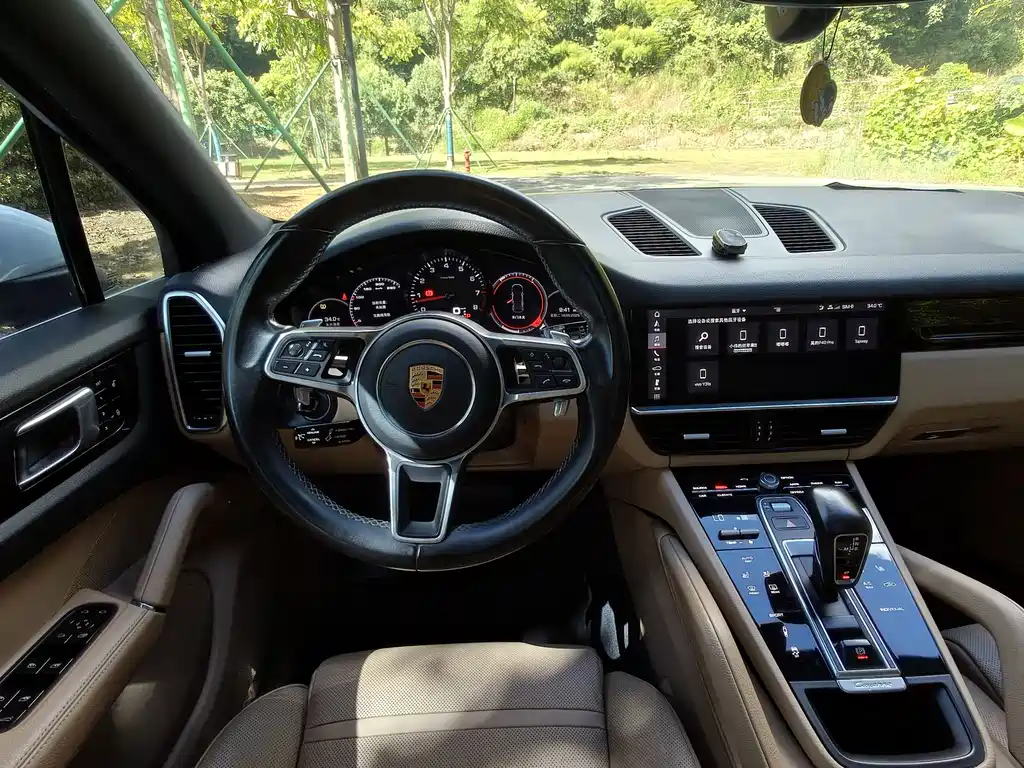 PORSCHE CAYENNE