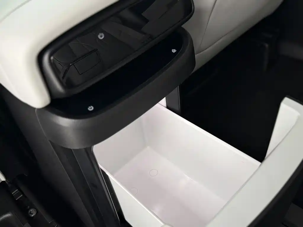 XPeng X9 — миниатюра 18