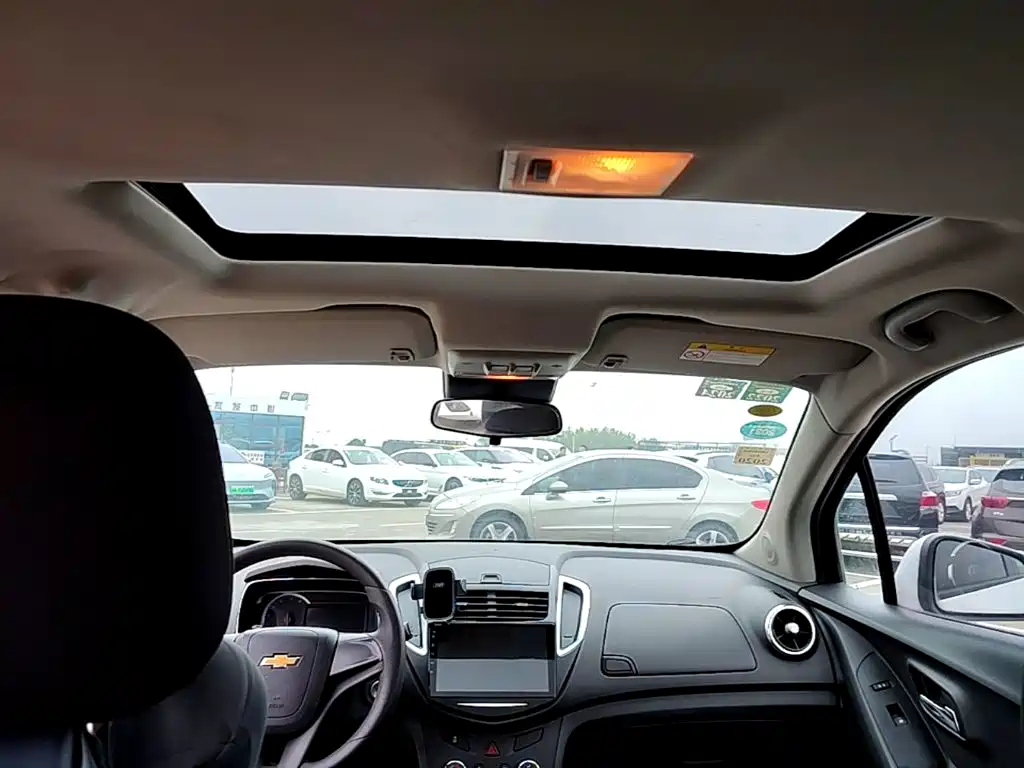 Chevrolet Trax — миниатюра 18