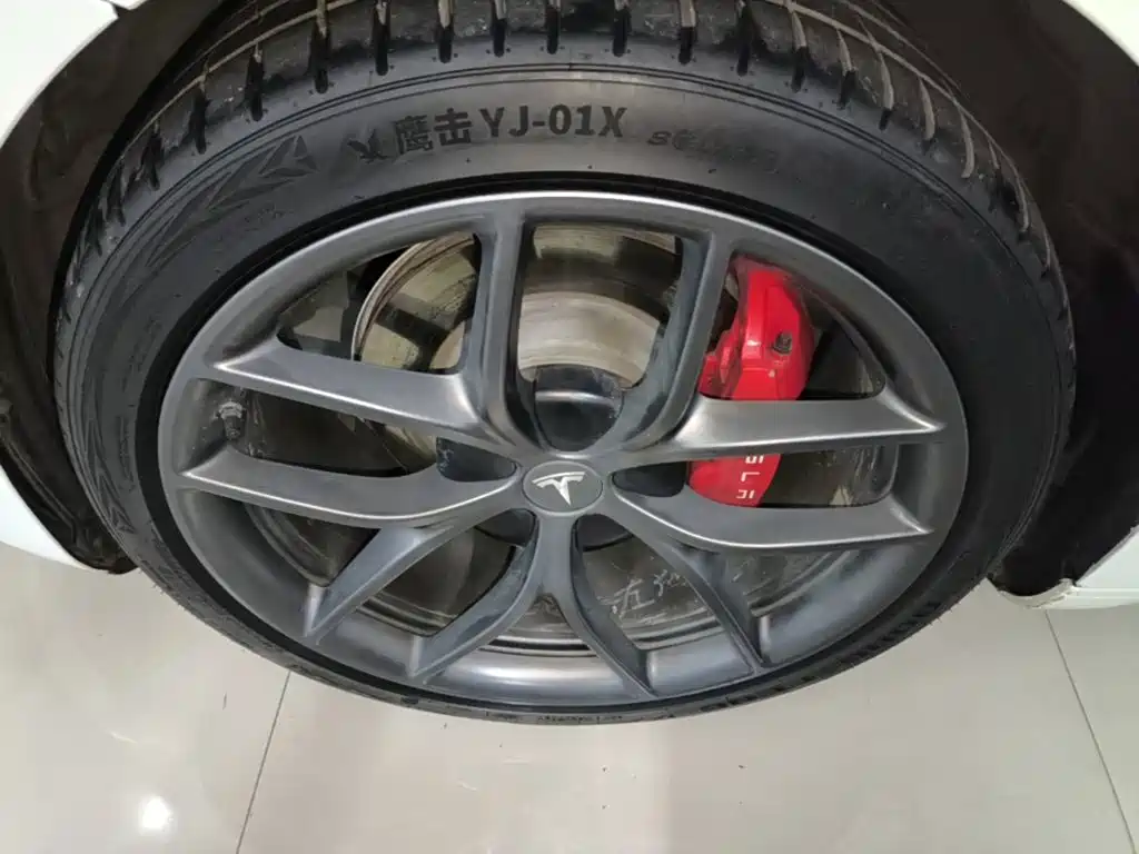 Tesla Model 3 — миниатюра 23