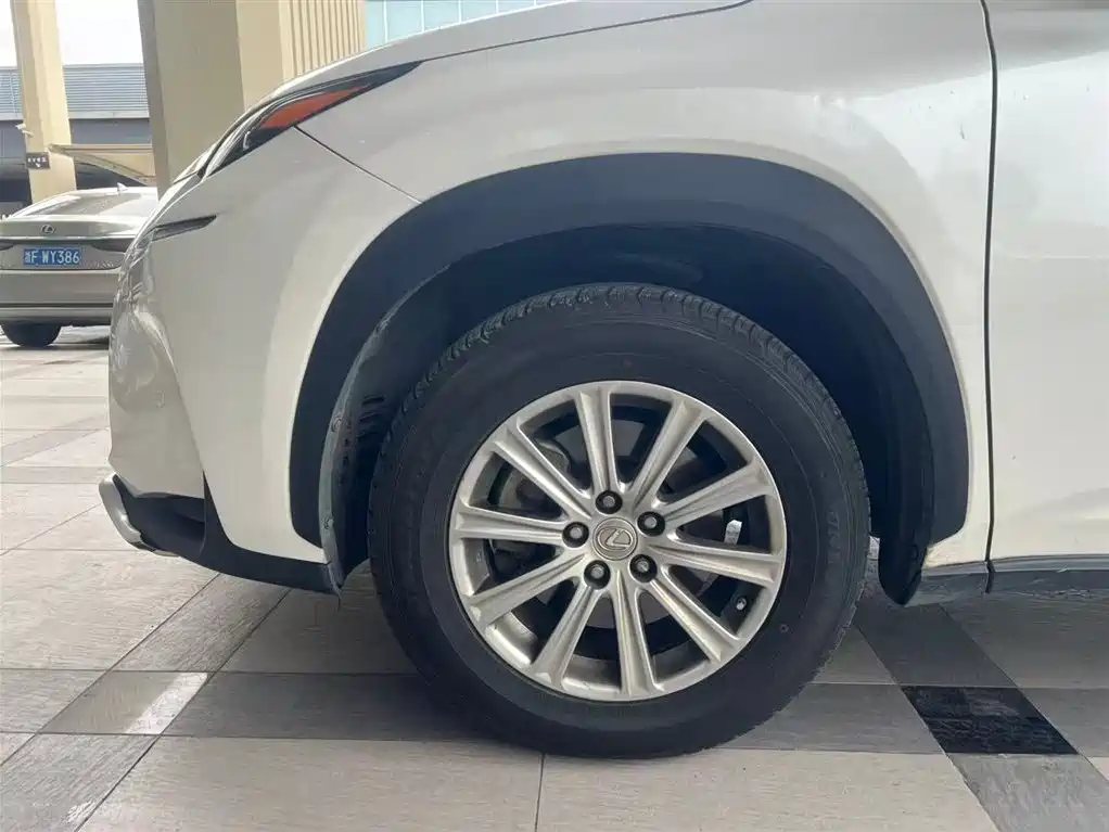 Lexus NX 2015 200