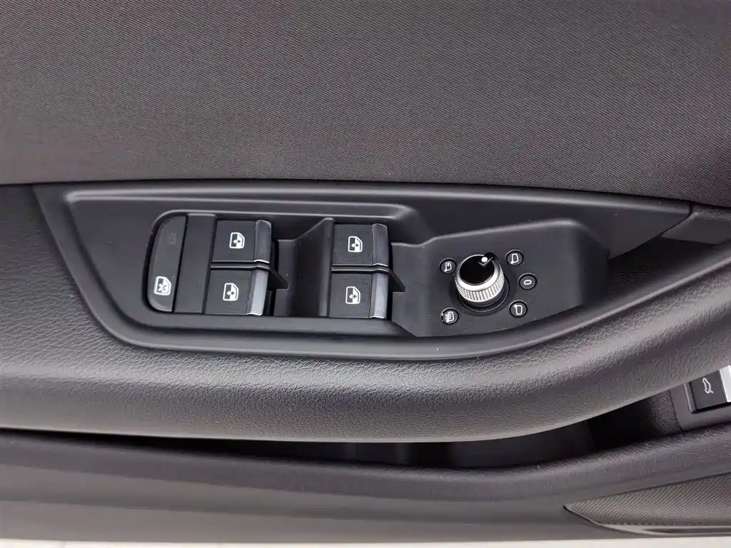 Audi A4L 2019 40 TFSI VI