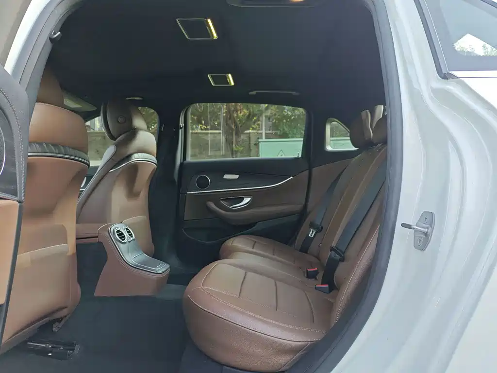 Mercedes-Benz E-Class — миниатюра 6