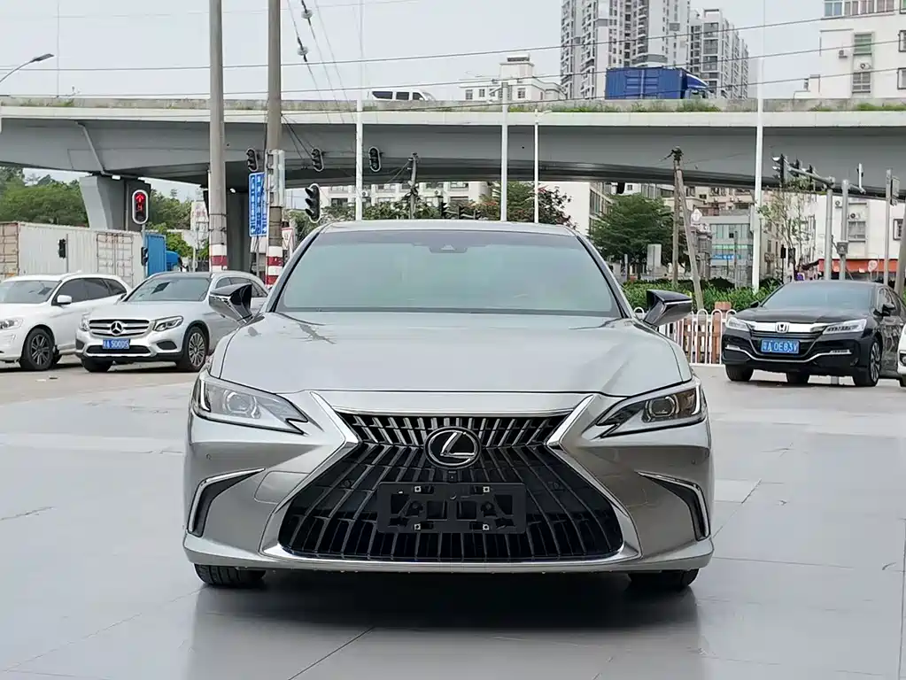 Lexus ES 2021 200