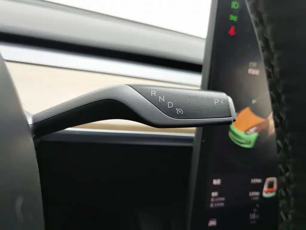 Tesla Model 3 — миниатюра 13