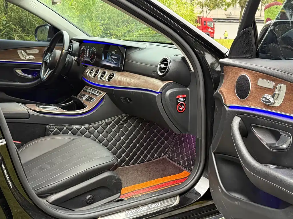 Mercedes-Benz E-Class — миниатюра 6