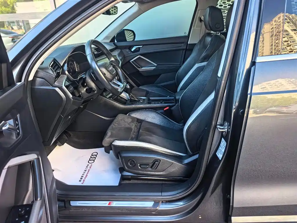 Audi Q3 - фото 8