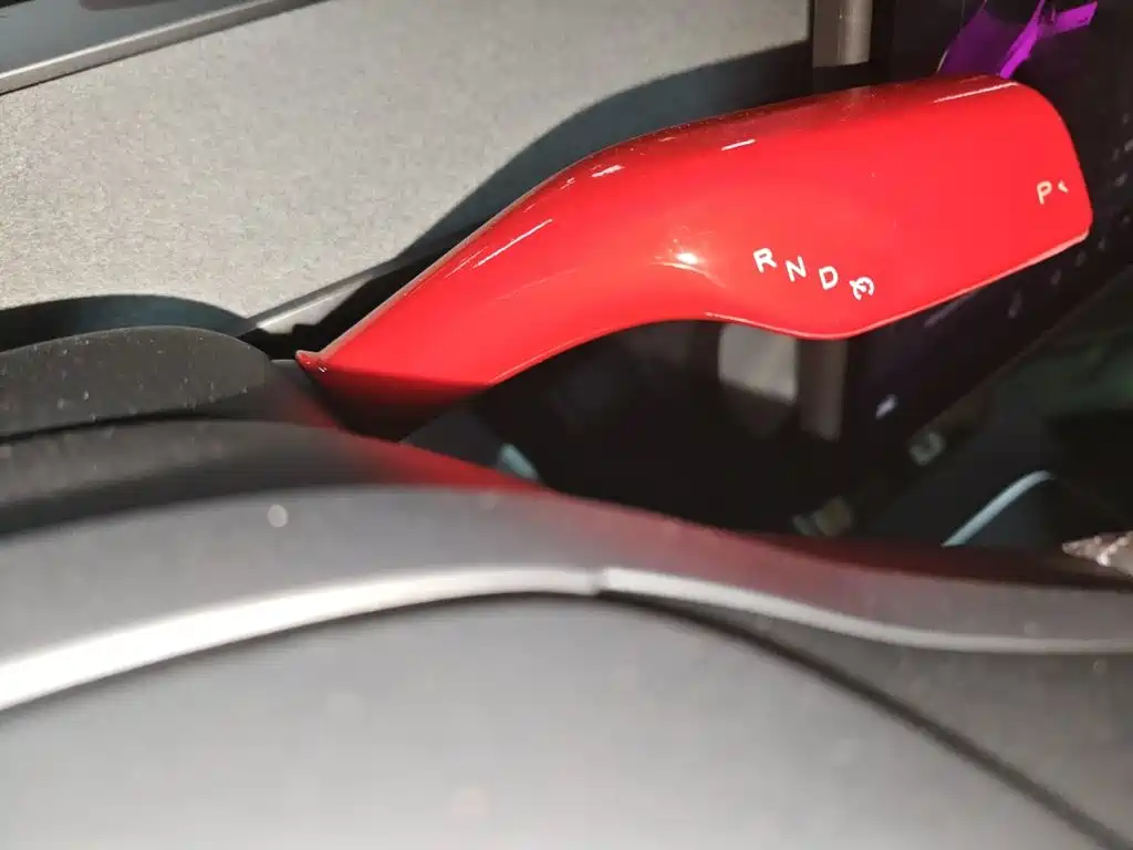 Tesla Model Y — миниатюра 10