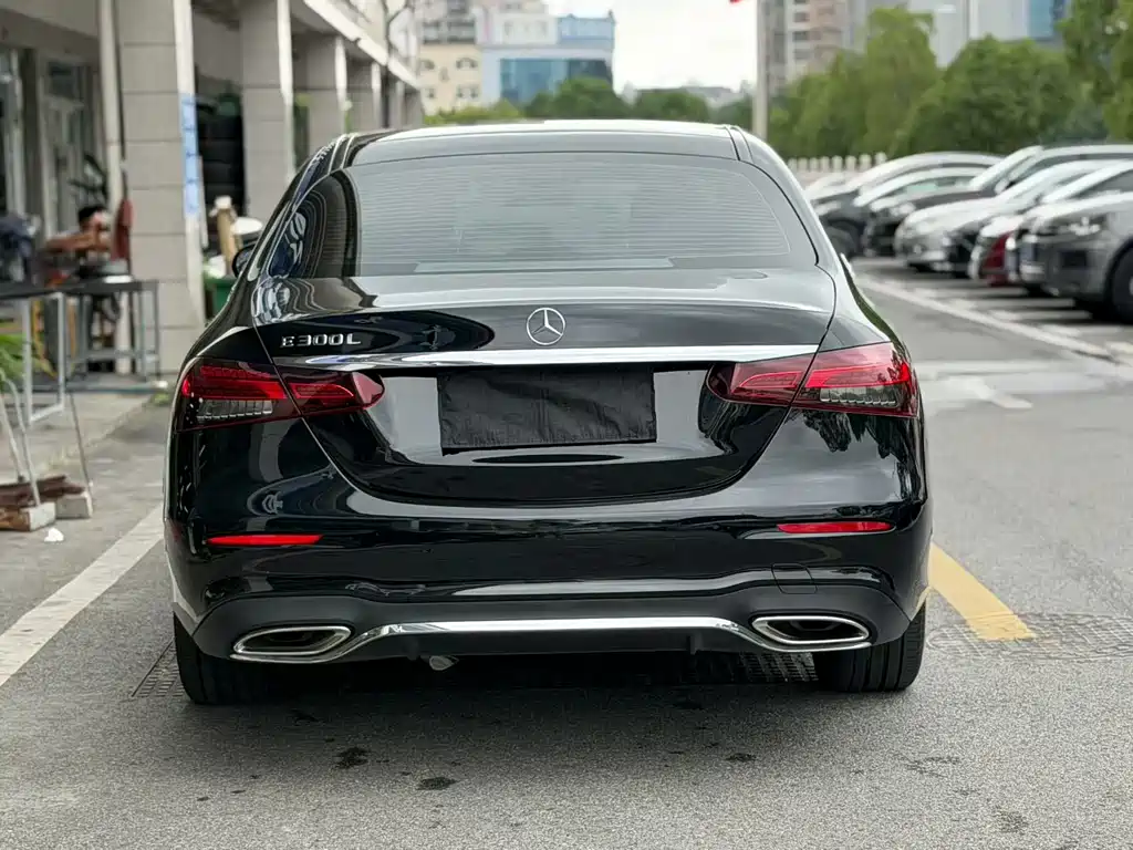 Mercedes-Benz E-Class — миниатюра 16
