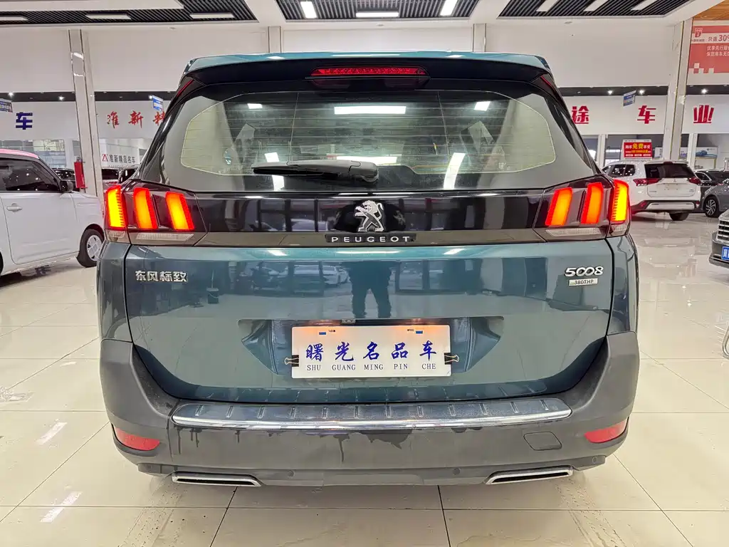 PEUGEOT 5008