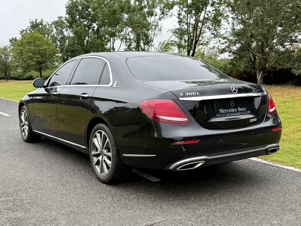 Mercedes-Benz E-Class — миниатюра 8