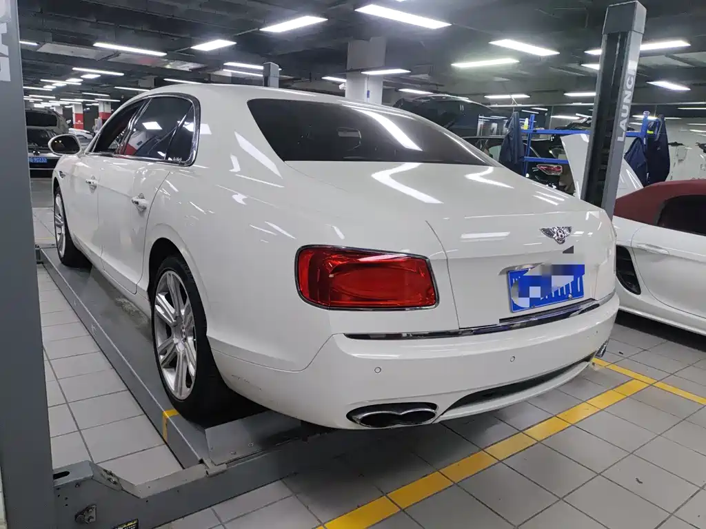 Bentley Flying Spur — миниатюра 5