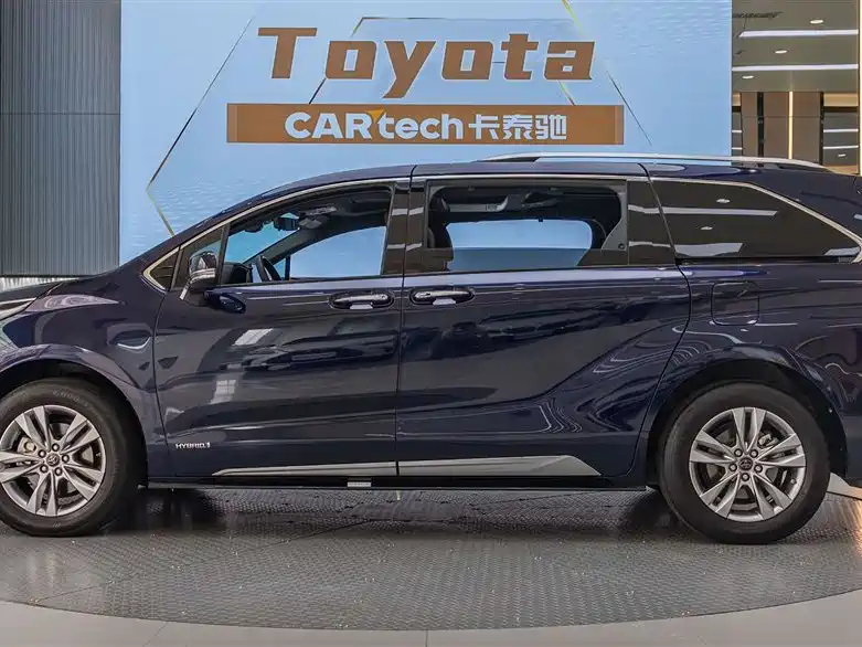 TOYOTA SIENNA