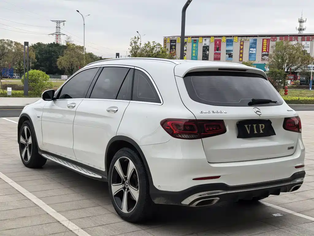 MERCEDES-BENZ GLC