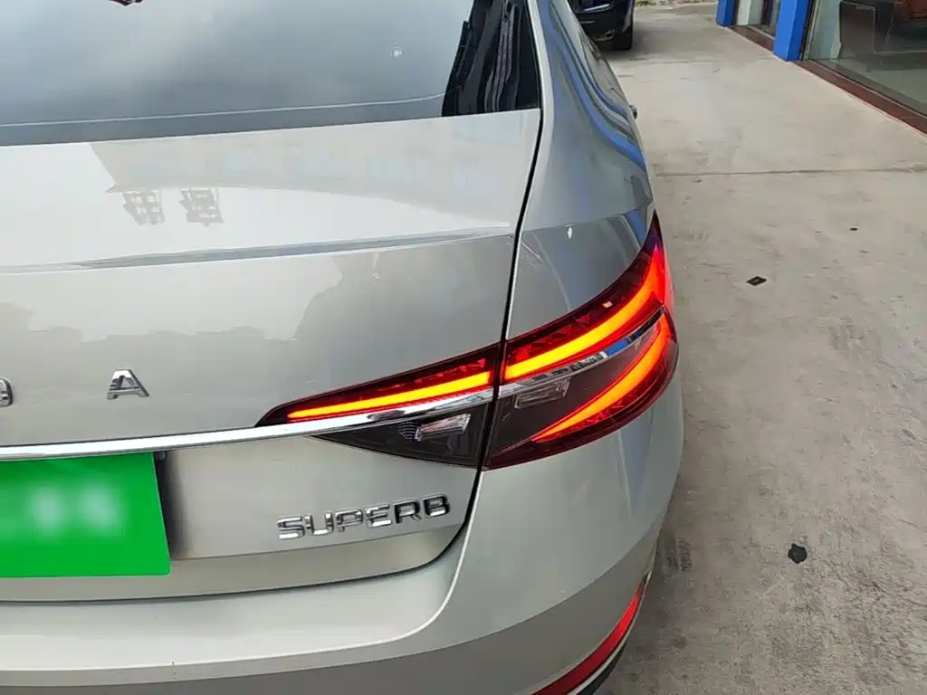 Skoda Superb — миниатюра 8