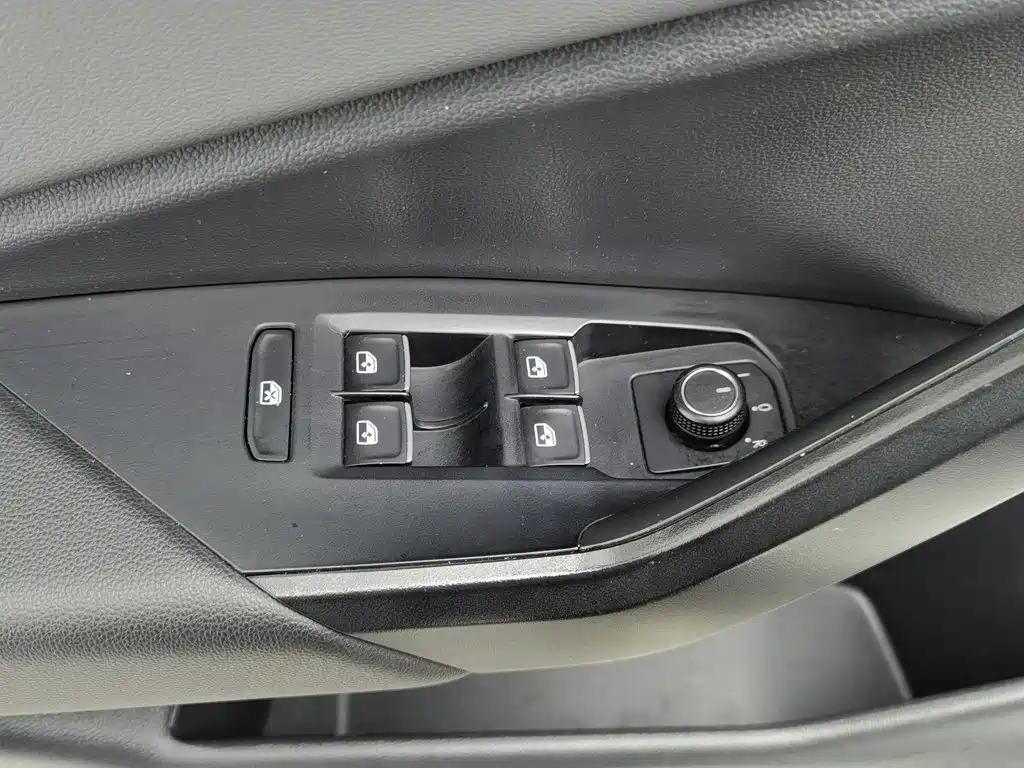 Volkswagen Sagitar — миниатюра 9