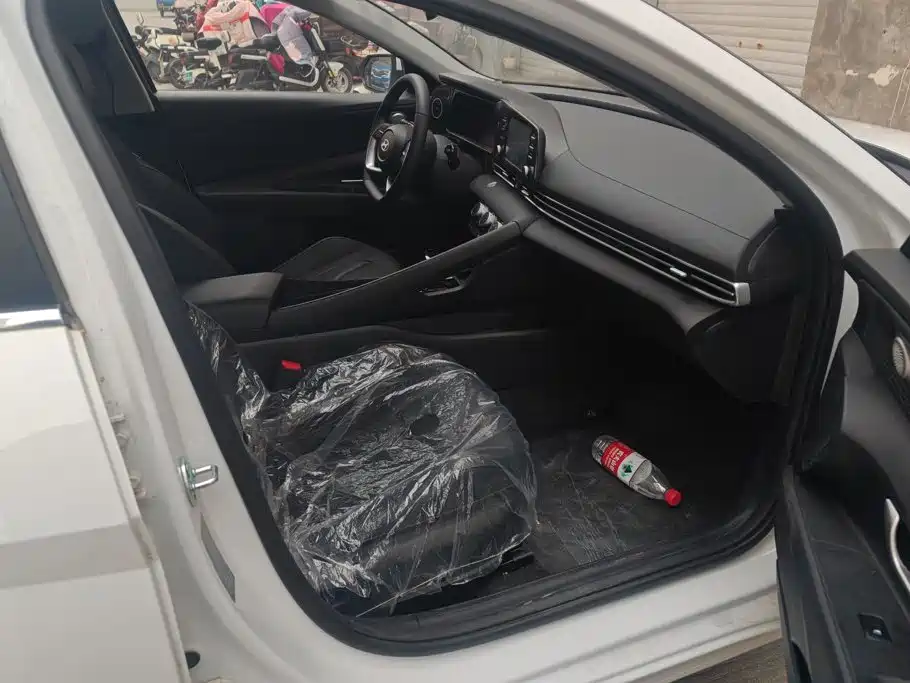 Hyundai Elantra — миниатюра 8